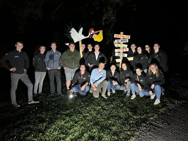 Storch aufstellen bei Familie Langeder