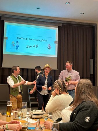 G'stanzl singa und Braut vazahn