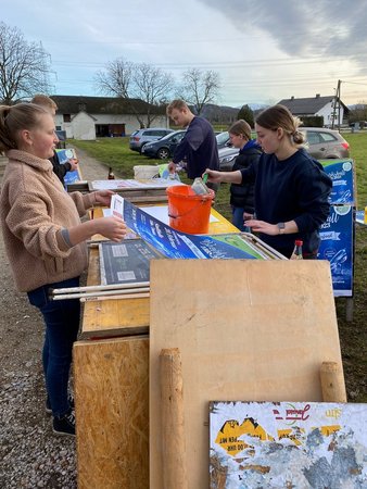 Plakatieren Bezirksball