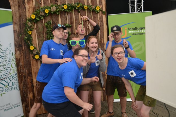 LE Sensenmähen-Festzelt