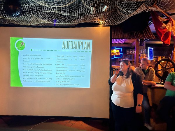 Vorbereitungen Bundesentscheid Sensenmähen