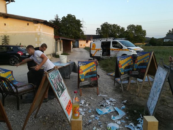 Gummistiefelparty Aufbauen + Plakatieren