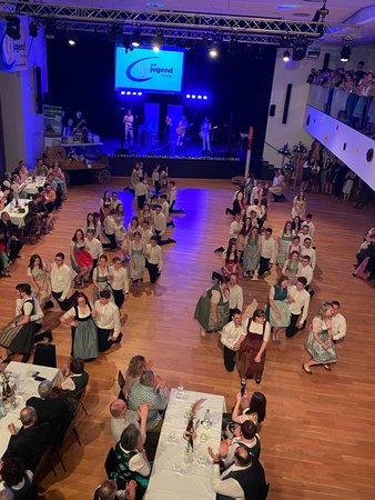 Bezirksball 2024 - Eintanzen