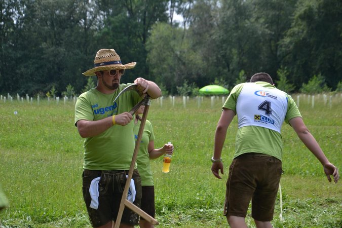 BE Sensenmähen Bewerb Teil 2